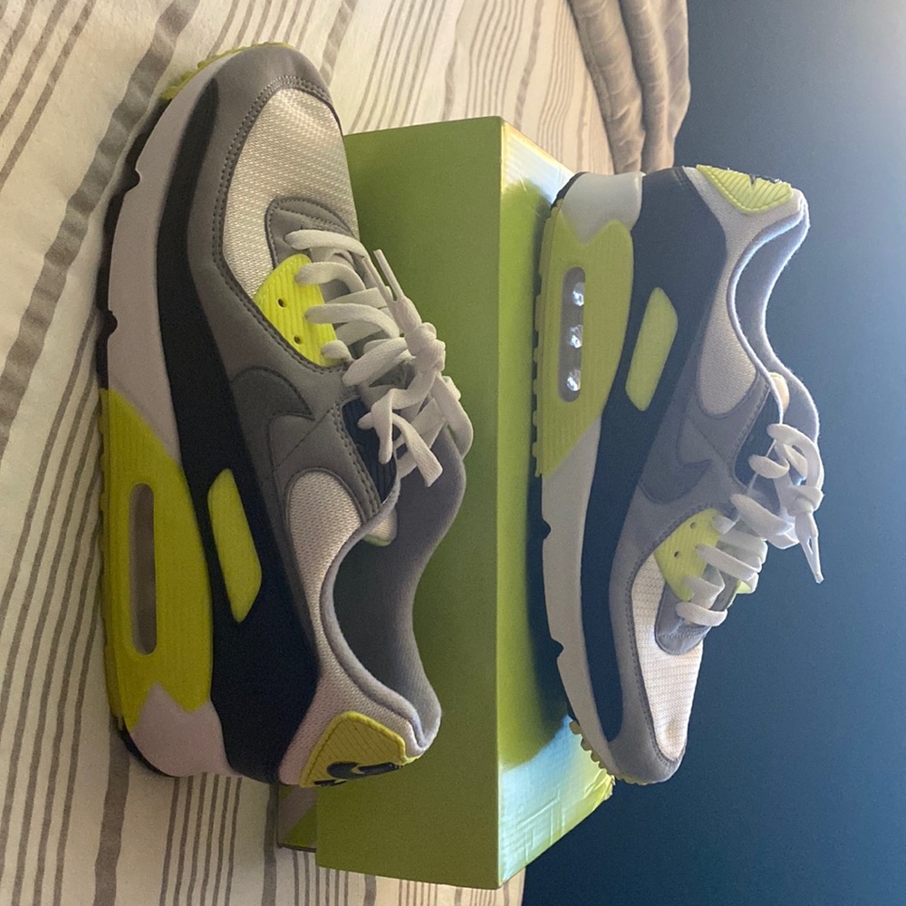 Nike Air Max 90’s Volt Size 11